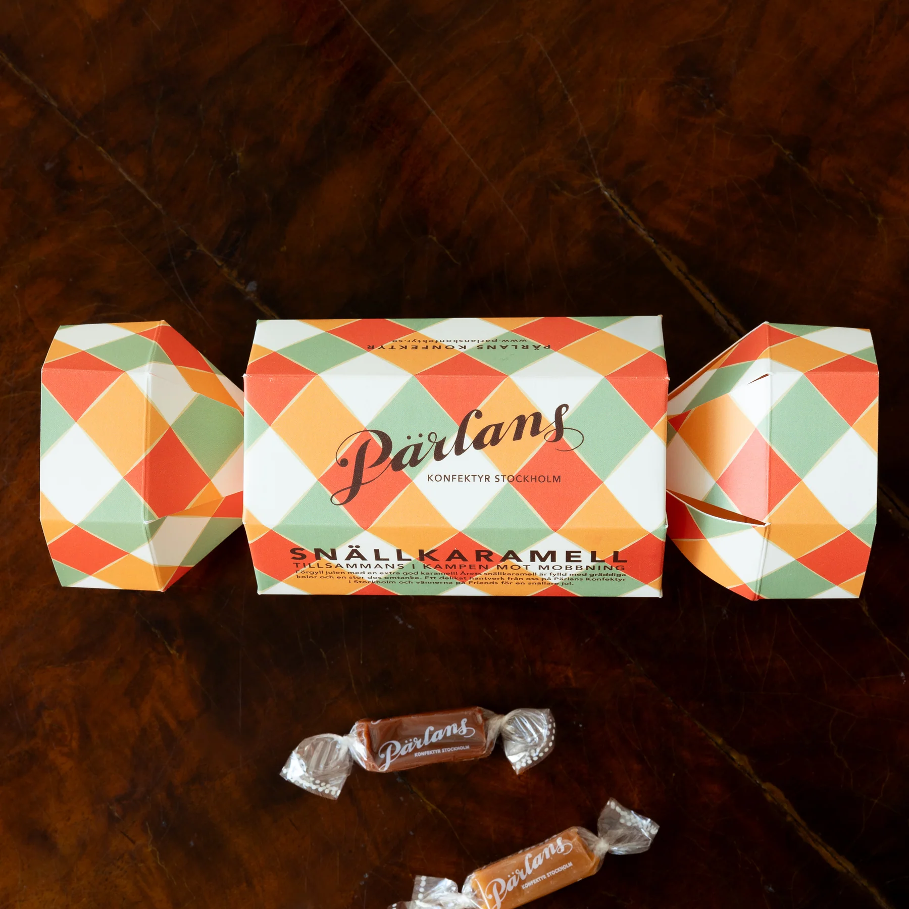 CHRISTMAS CRACKER Salzkaramell 8 Stück Grün