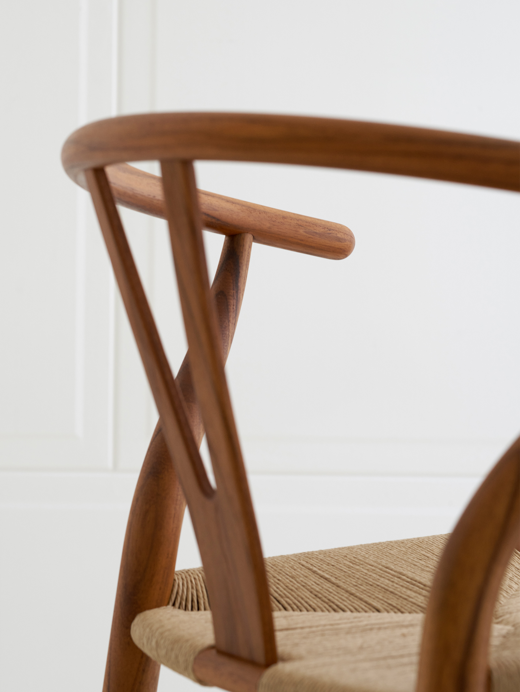 CH24 Stuhl - Walnuss / Kordel natur
