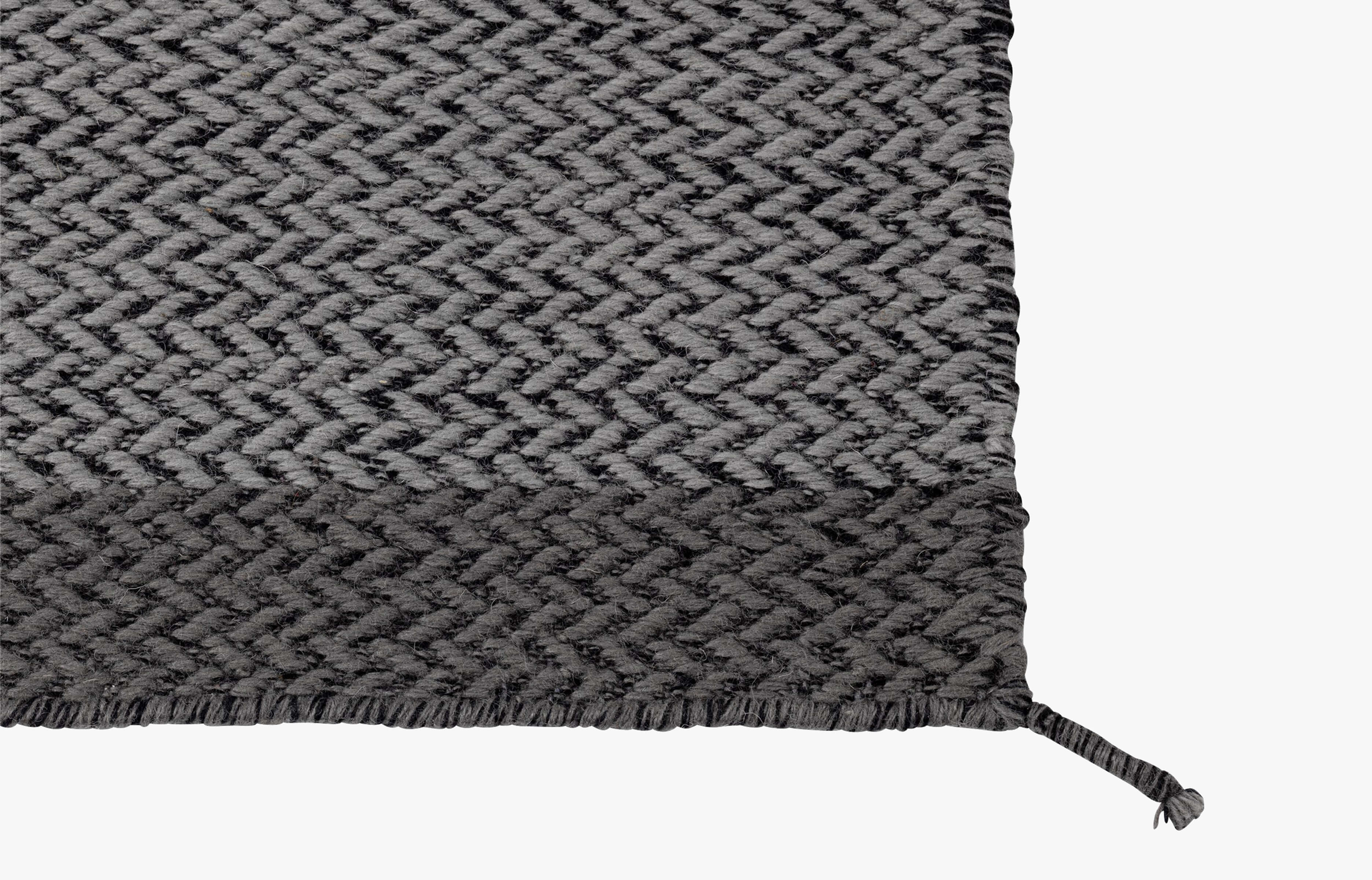 Ply Rug Teppich Dunkelgrau versch. Größen