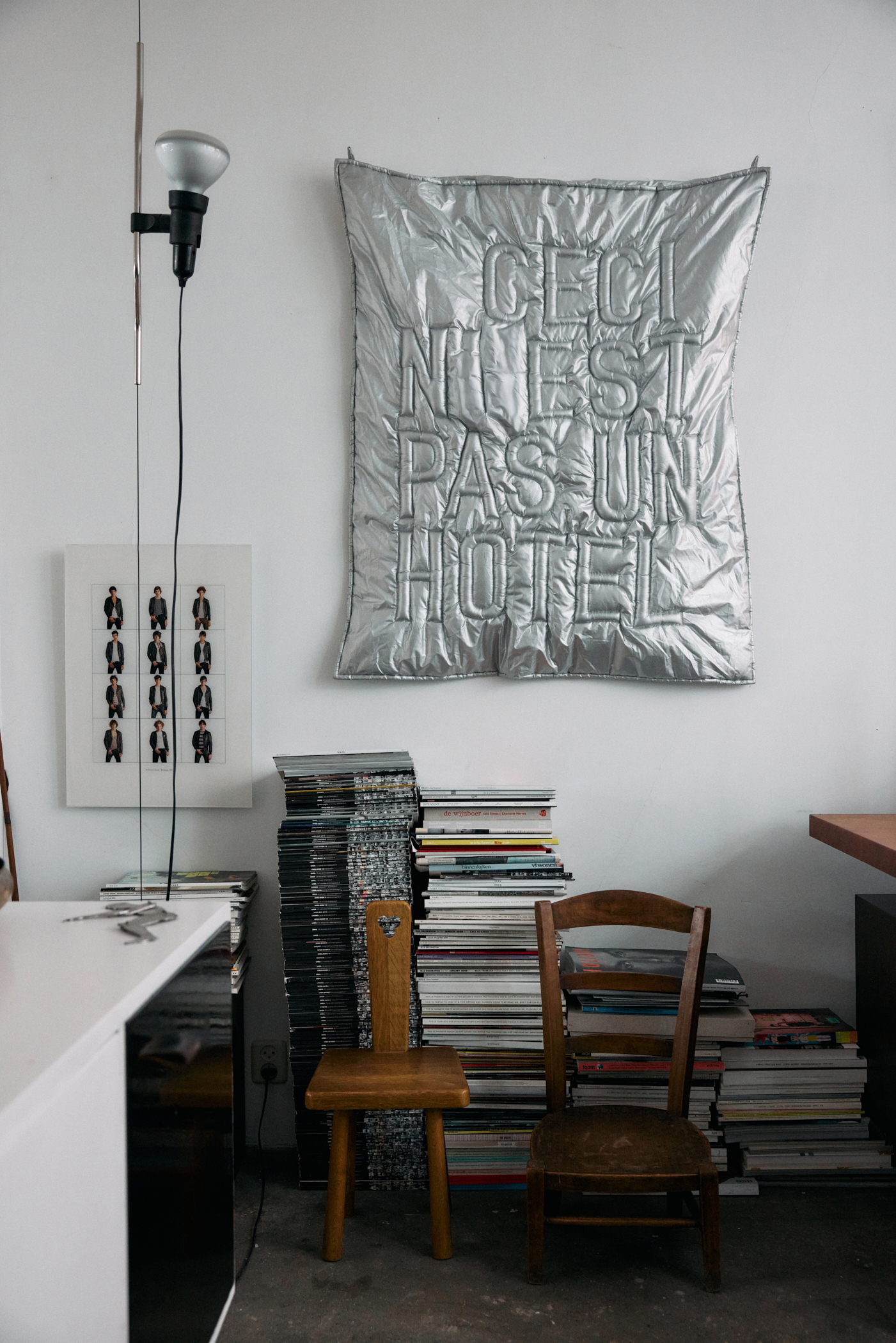 Ceci n'est pas un hôtel Wandkunst