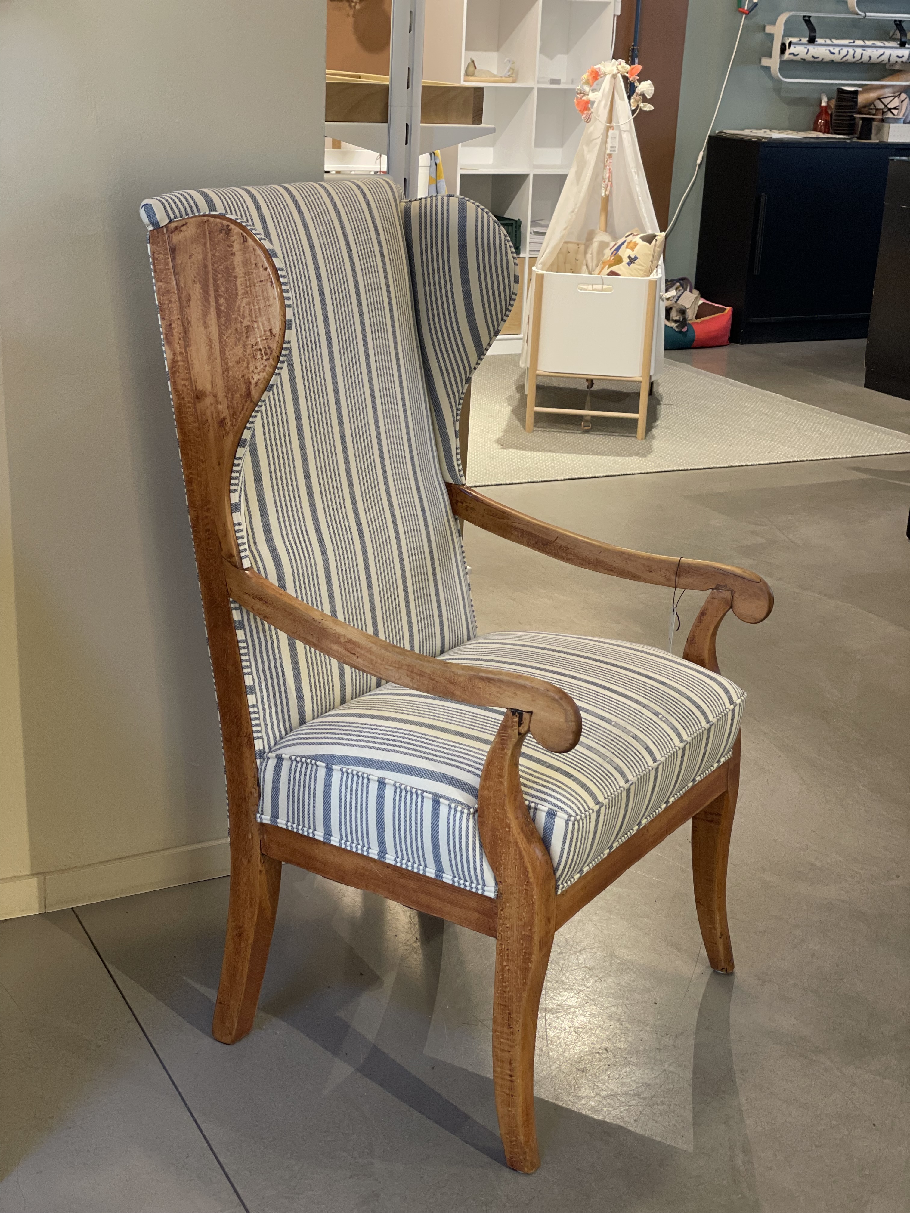 Vintage Biedermeier Ohrensessel aus Dänemark mit Leinenbezug