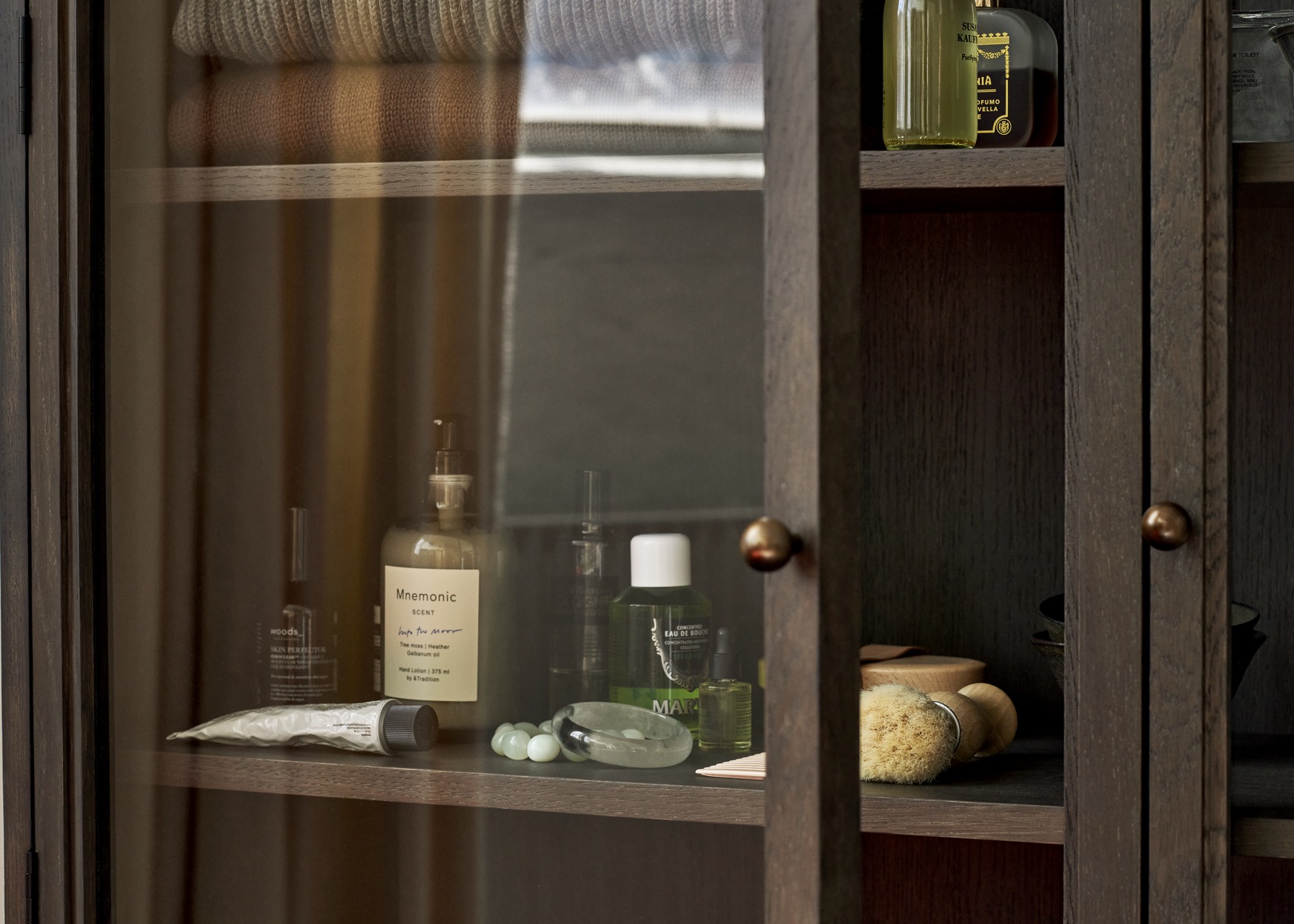 Trace Double SC88 Vitrine Schrank Eiche dunkel gebeizt