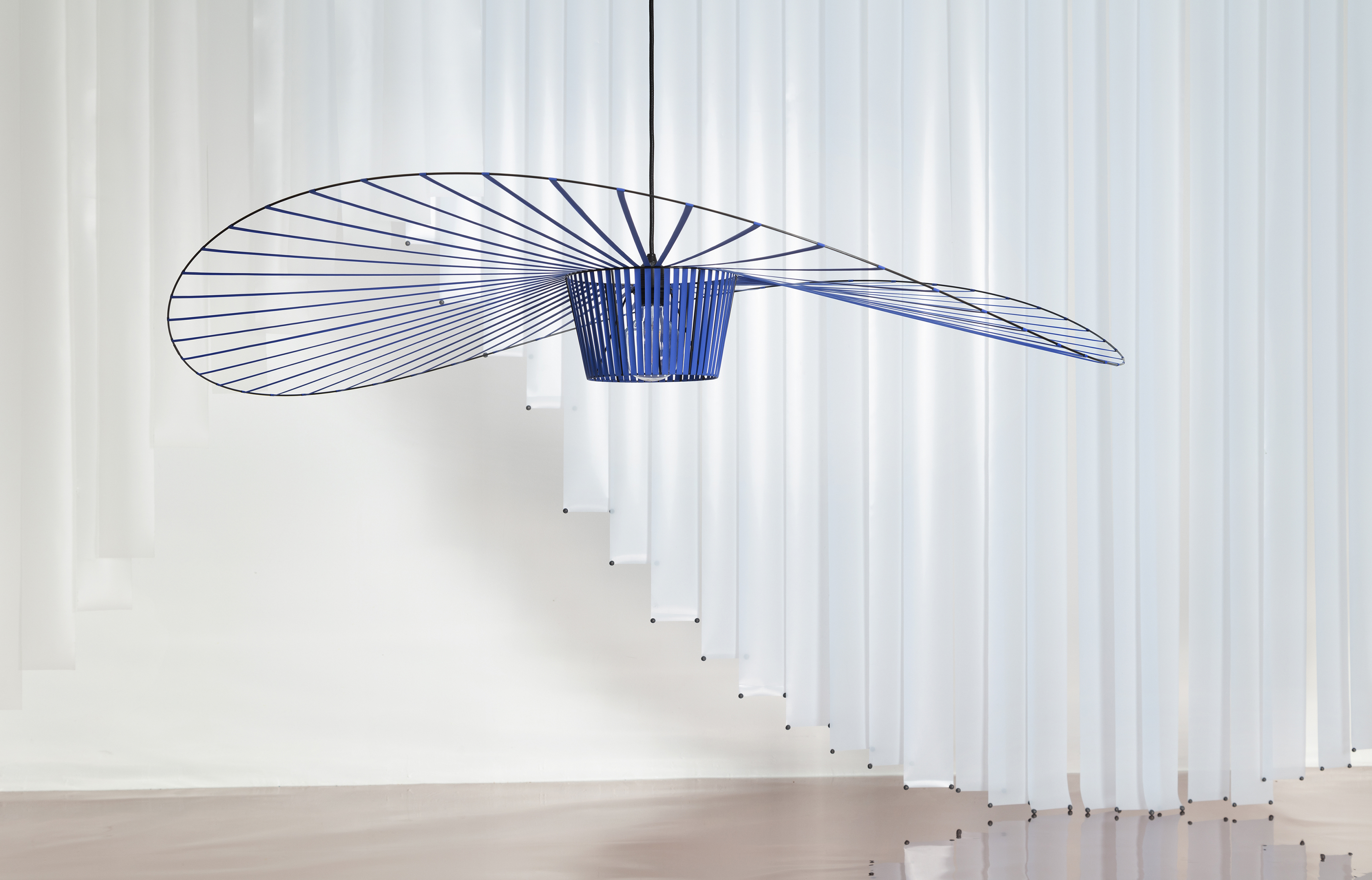Vertigo Hängeleuchte Ø110 cm - Kobaltblau Vertigo Hängeleuchte Ø110 cm - Kobaltblau