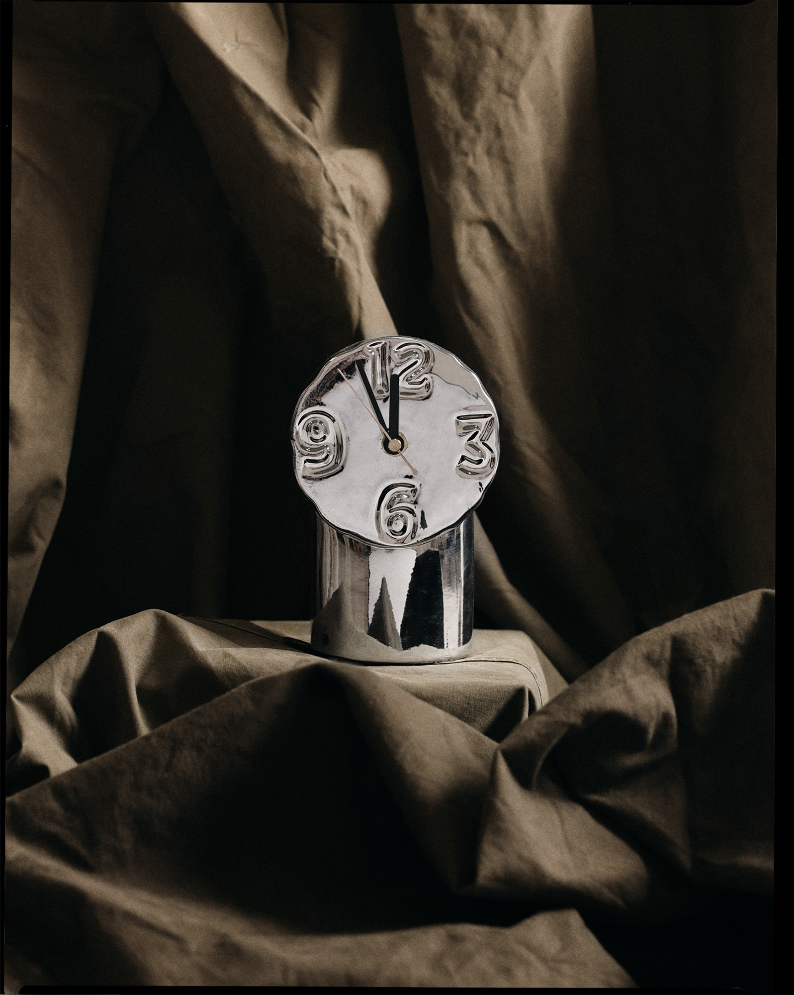 Retro Standuhr aus Keramik mit Chromlasur