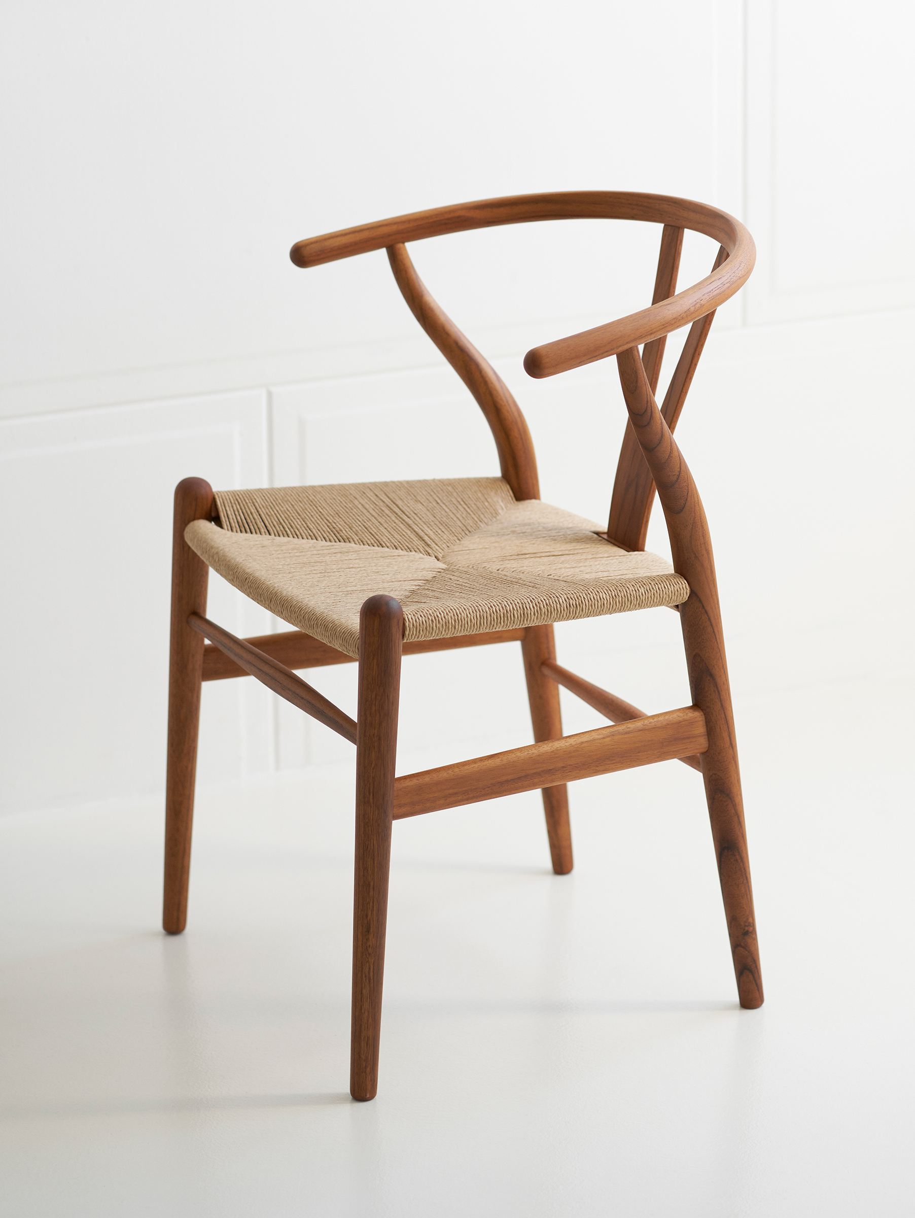 CH24 Stuhl - Walnuss / Kordel natur