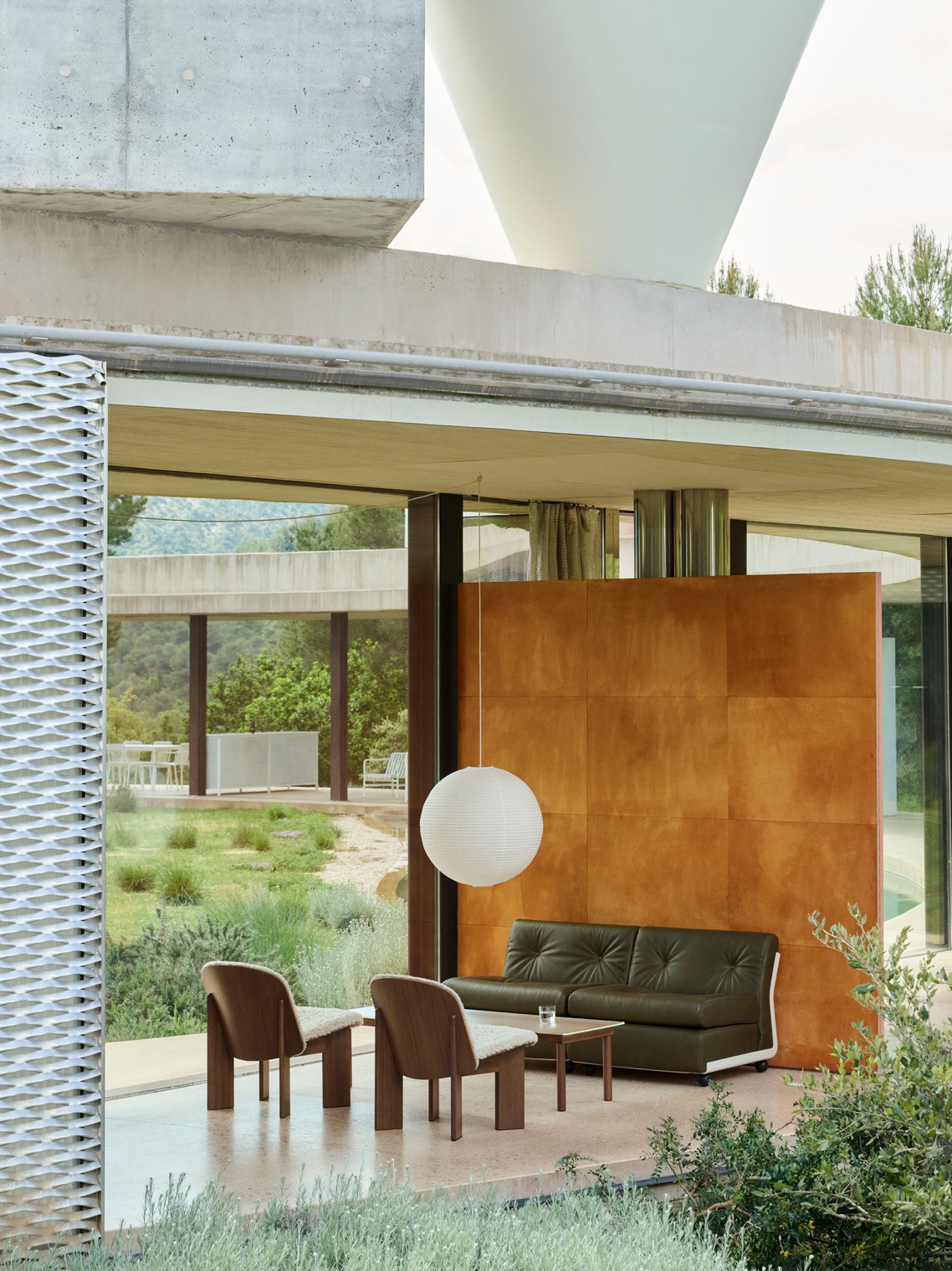 HAY Amanta 2 Sitzer - Schale Cream beige Bezug Sense Leder Forest