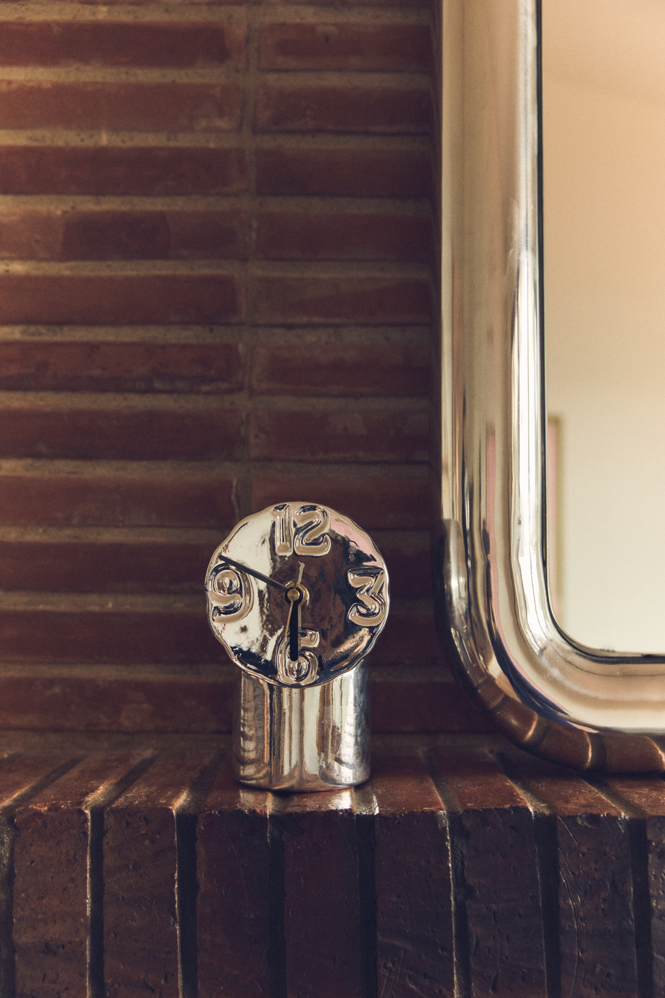 Retro Standuhr aus Keramik mit Chromlasur