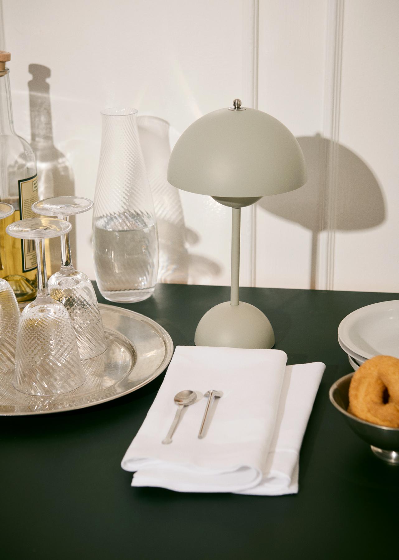 VP9 Akku Leuchte matt Hellgrau