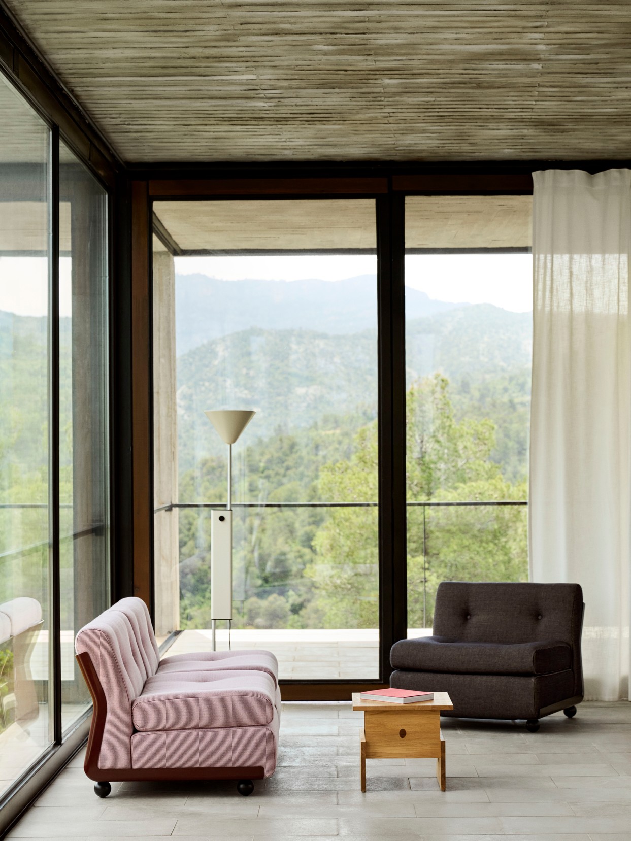 HAY Amanta 2 Sitzer Schale Burgunder Bezug Yuma 1851